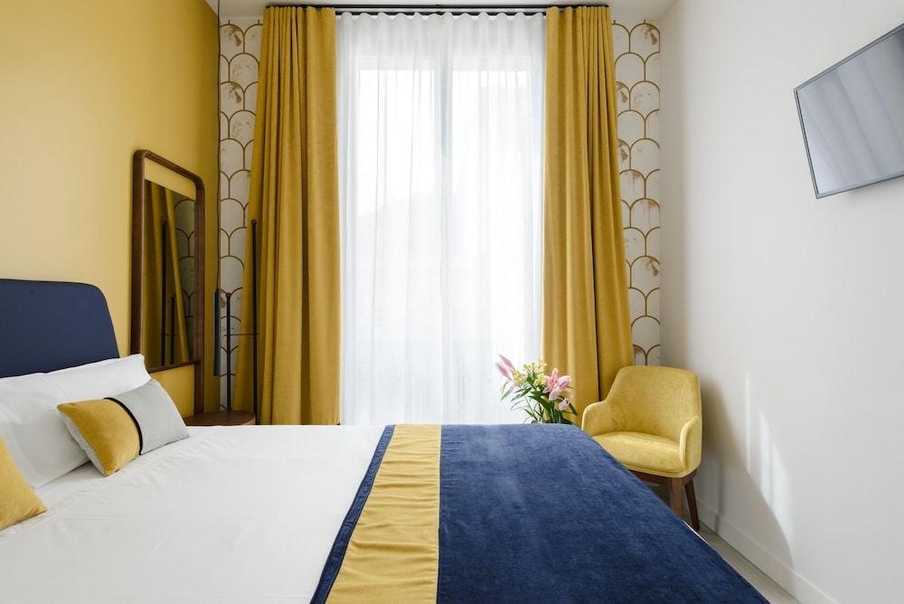 SmartRental Collection Gran Via Centric Room
