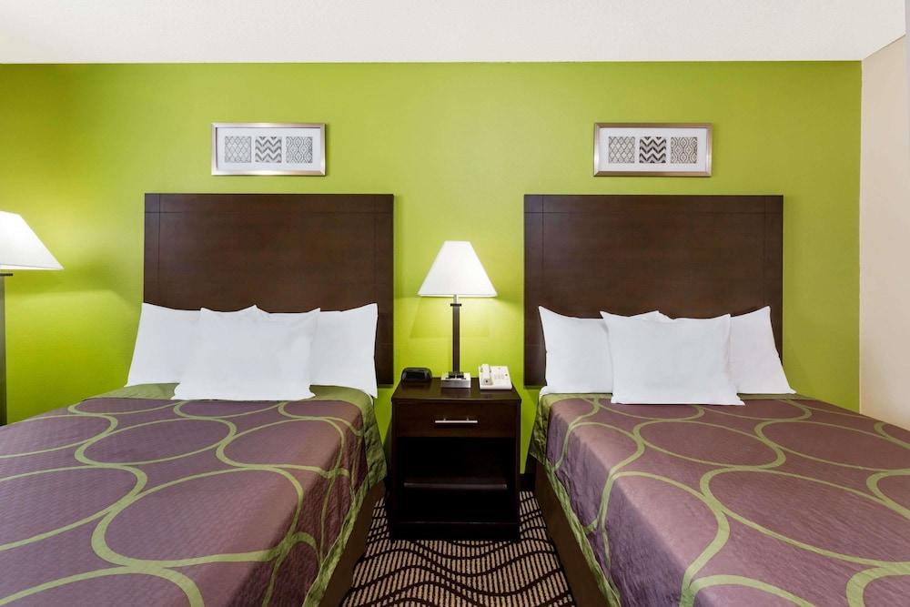 Super 8 by Wyndham Tappahannock VA Room