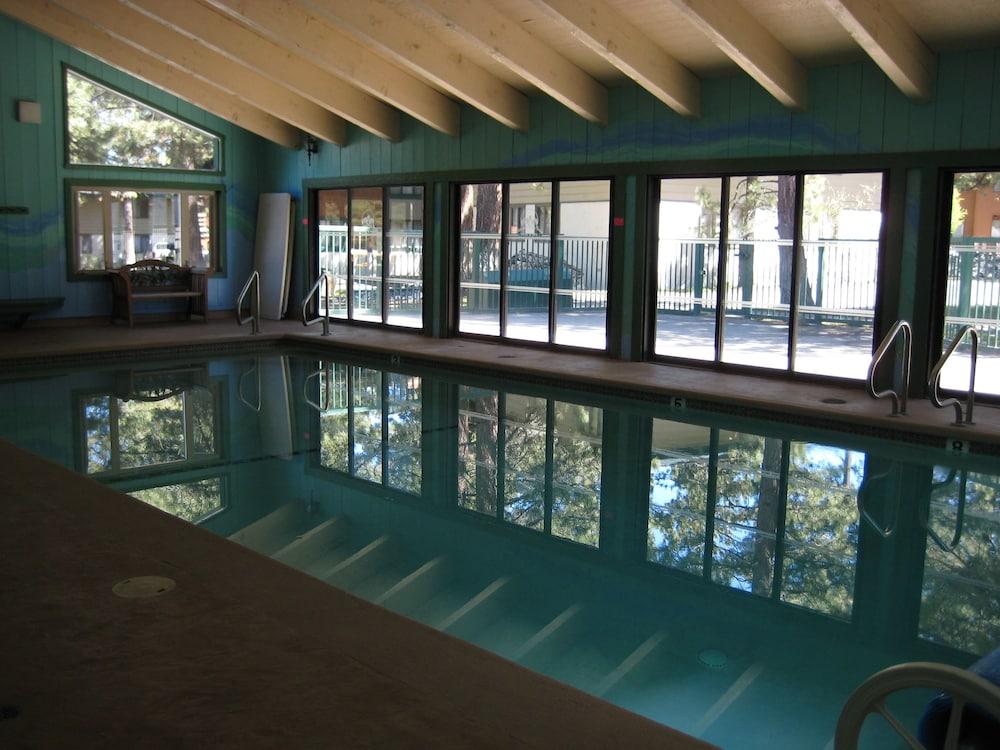 Chateau Sans Nom by Mammoth Reservation Bureau Indoor Pool