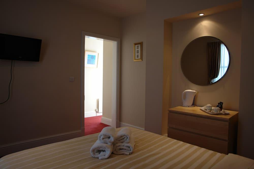 The Moon and Sixpence Room
