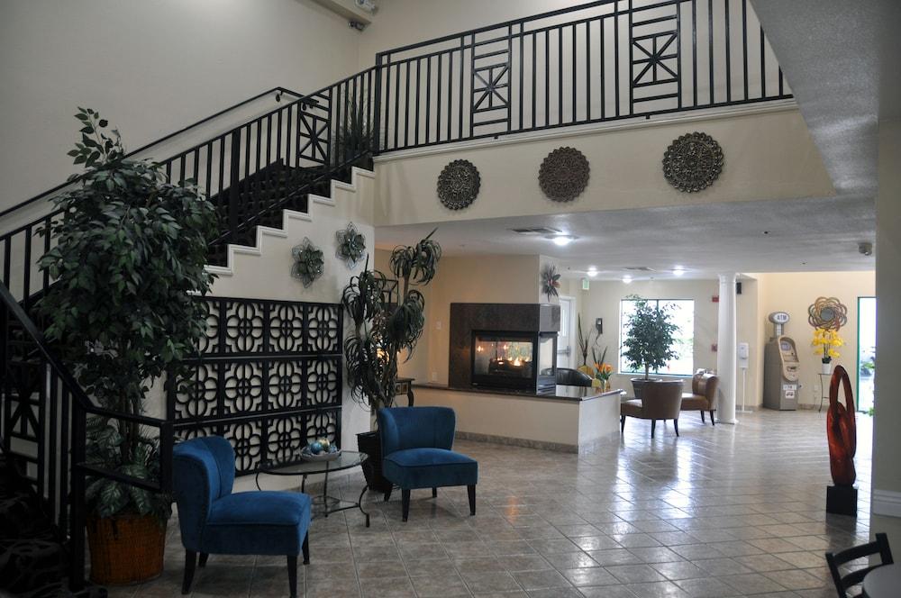 Pavilion Inn Lobby