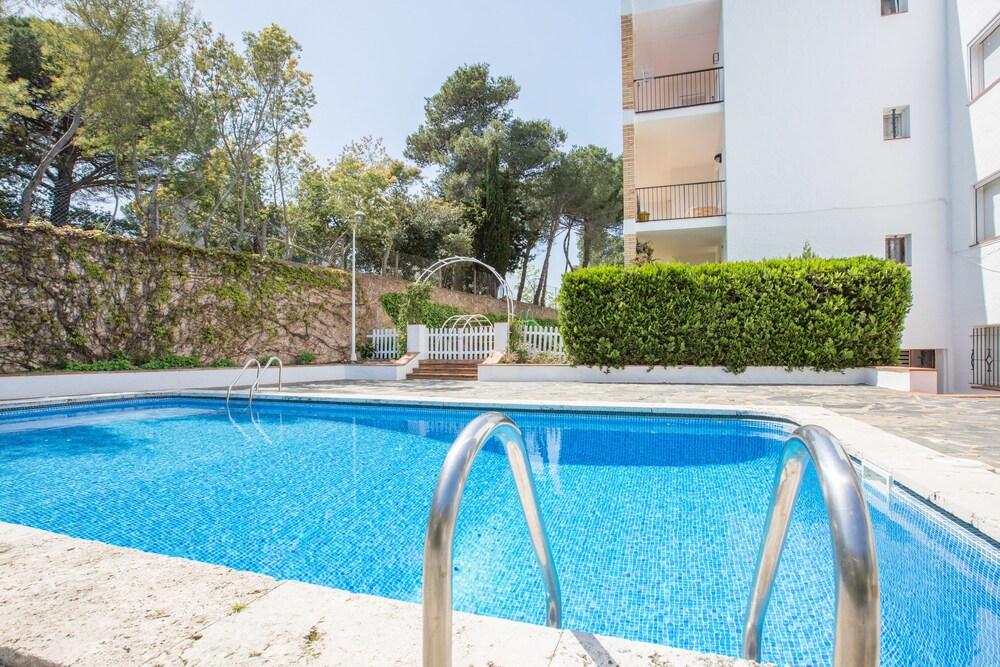 Apartment Orenetas 12 Outdoor Pool