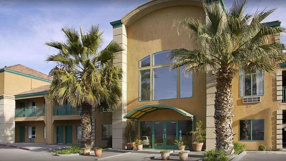 Pavilion Inn Featured Image