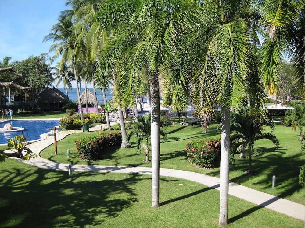 Royal Decameron Salinitas - All Inclusive Property Grounds