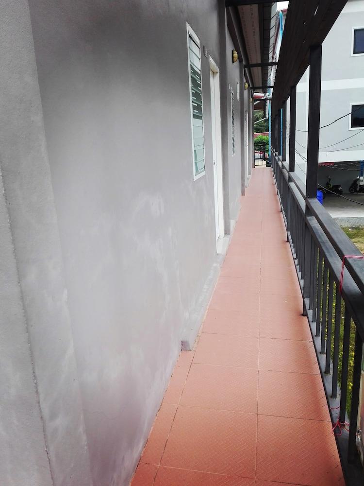Hasanah Guesthouse Exterior