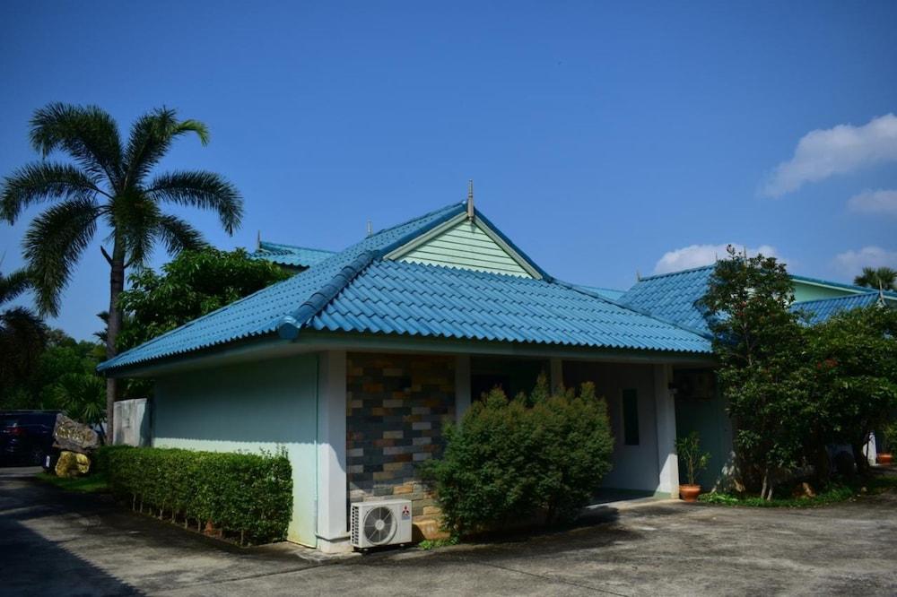 Khum Suk Resort Exterior