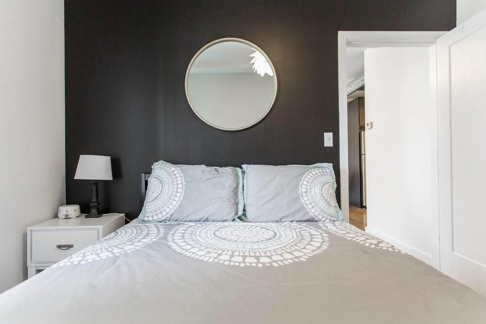 Black Walnut - Modern 1 BDR in Downtown Room