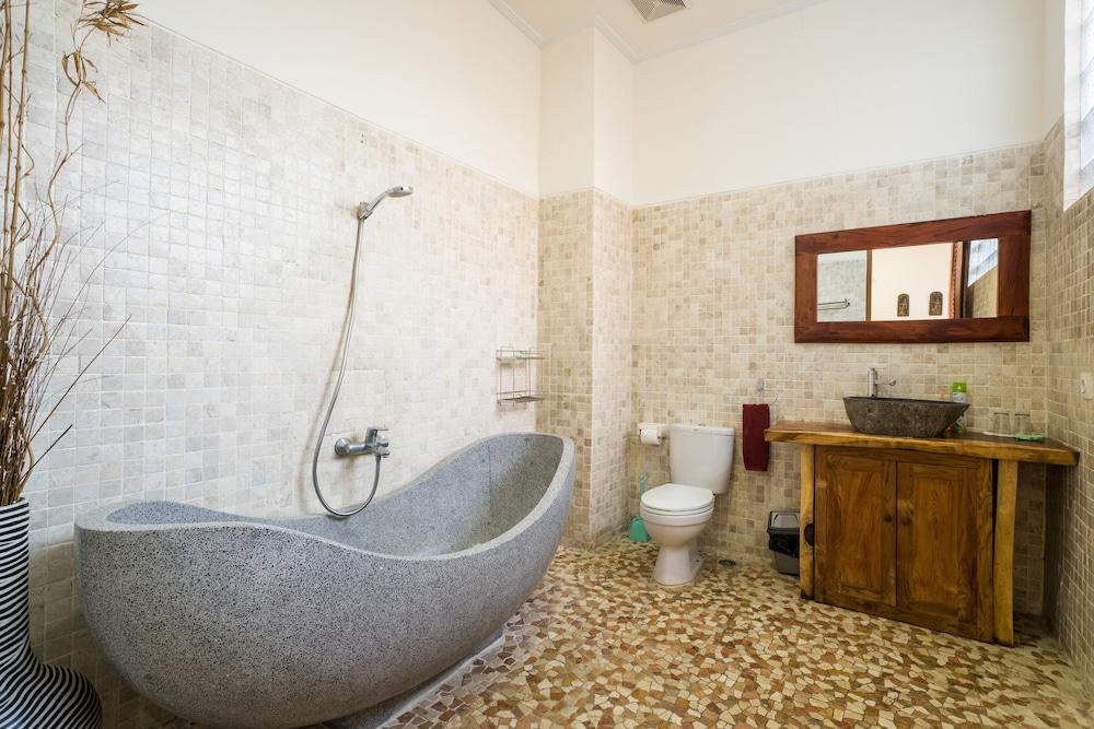 Soa Wonga House Bathroom