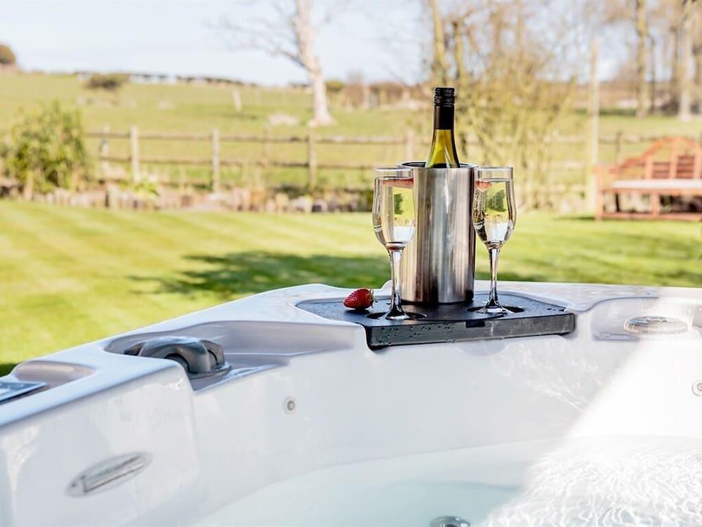 Meadow View Guest House Outdoor Pool
