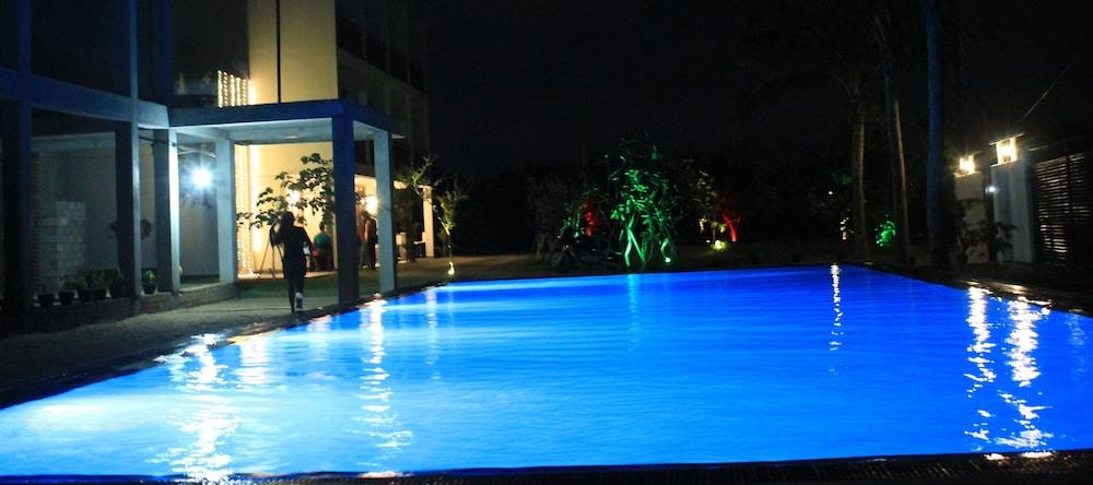 أماندا بيتش ريزورت زحليقة مائية