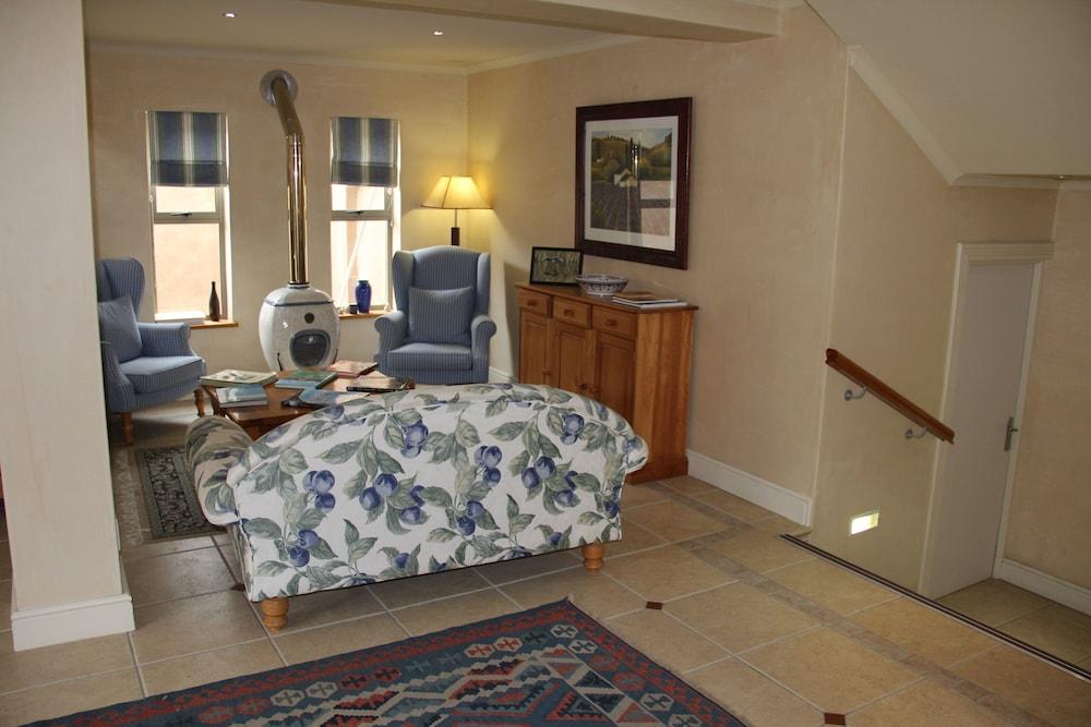 On the Cliff Guest House Lobby Sitting Area