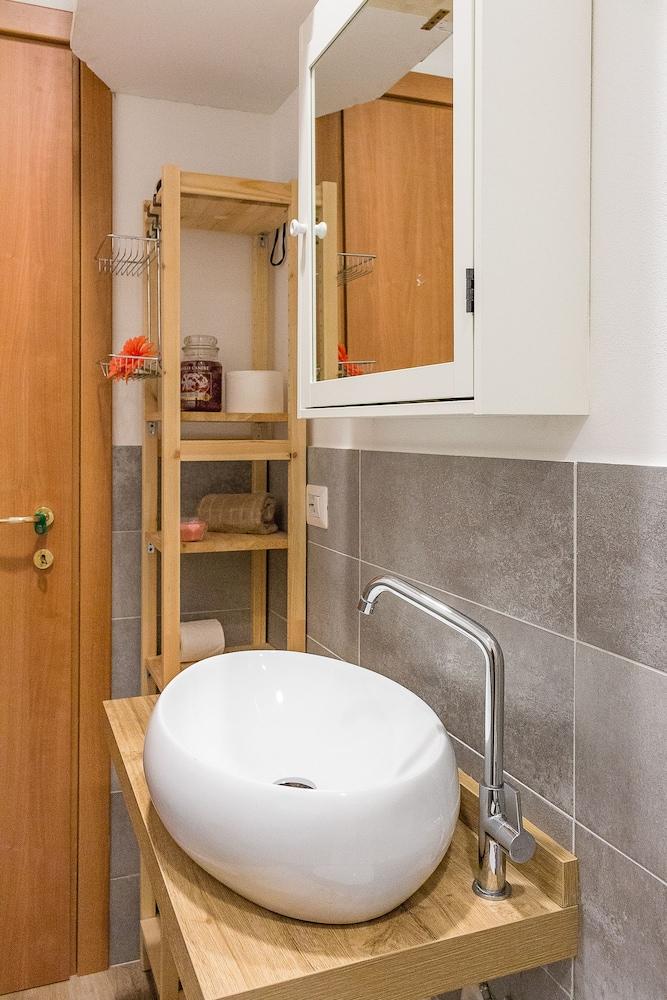 Alessia's Flat - Sarpi 2 Bathroom