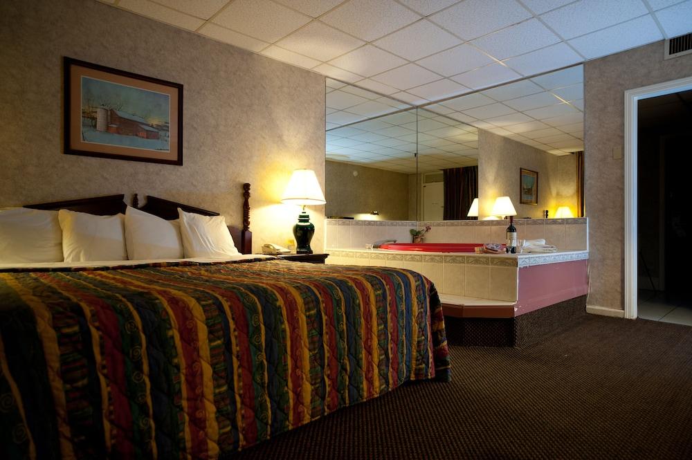 Days Inn by Wyndham Parsippany Room