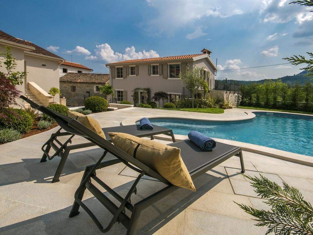 Stunning Villa in Pićan With Private Swimming Pool Exterior
