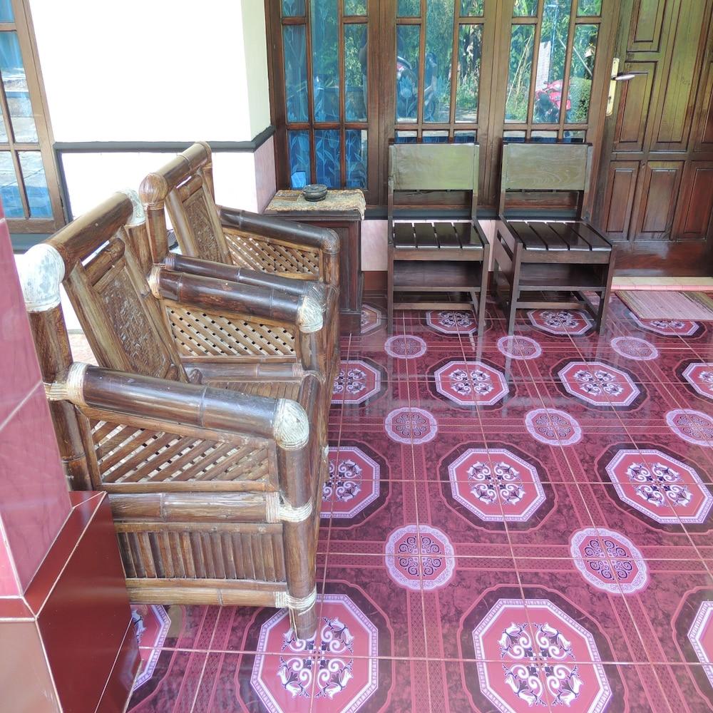 Penginapan Salsa Lobby Sitting Area