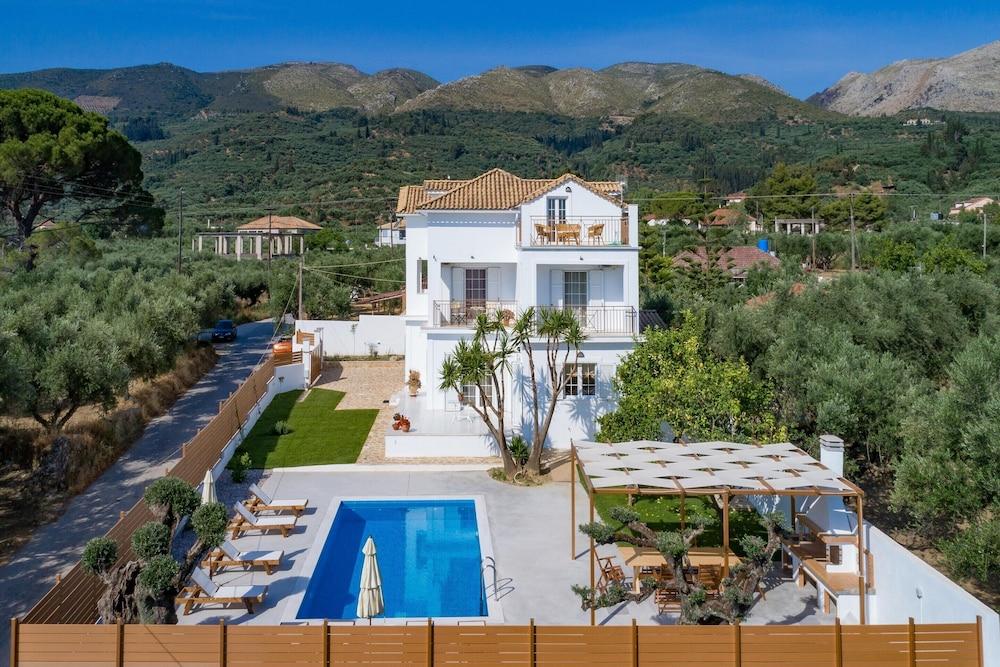 Villa Status Exterior