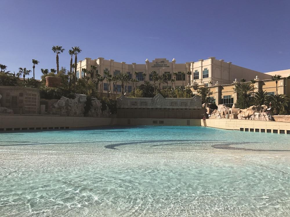 ماندالاي باي ريزورت آند كازينو حمام سباحة مكشوف