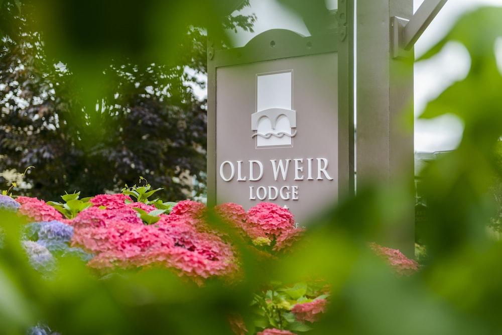 Old Weir Lodge Property Grounds