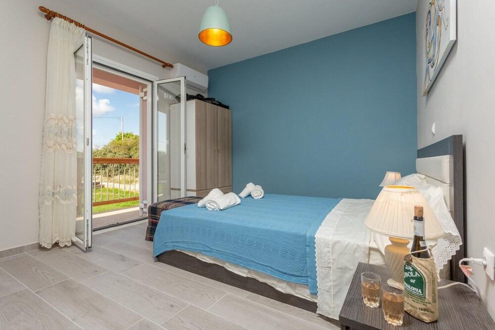 Vatsa Beach Villa Large Private Pool Walk to Beach Sea Views A C Wifi - 3021 Room