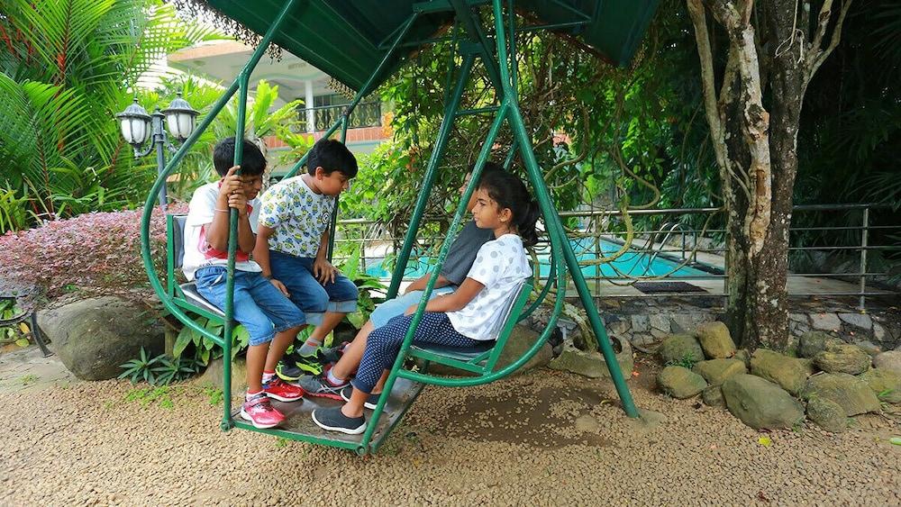 ثيفني هوليداي ريزورت المنطقة الخارجية