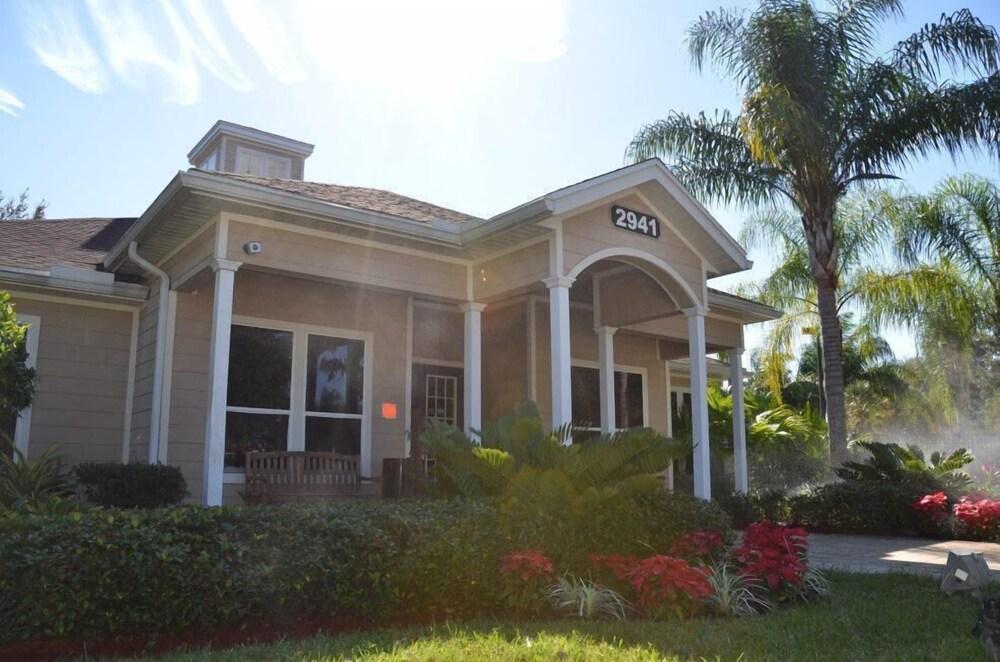 Lucaya 4 Bedrooms 3 Baths Townhome With Resort Pool Exterior