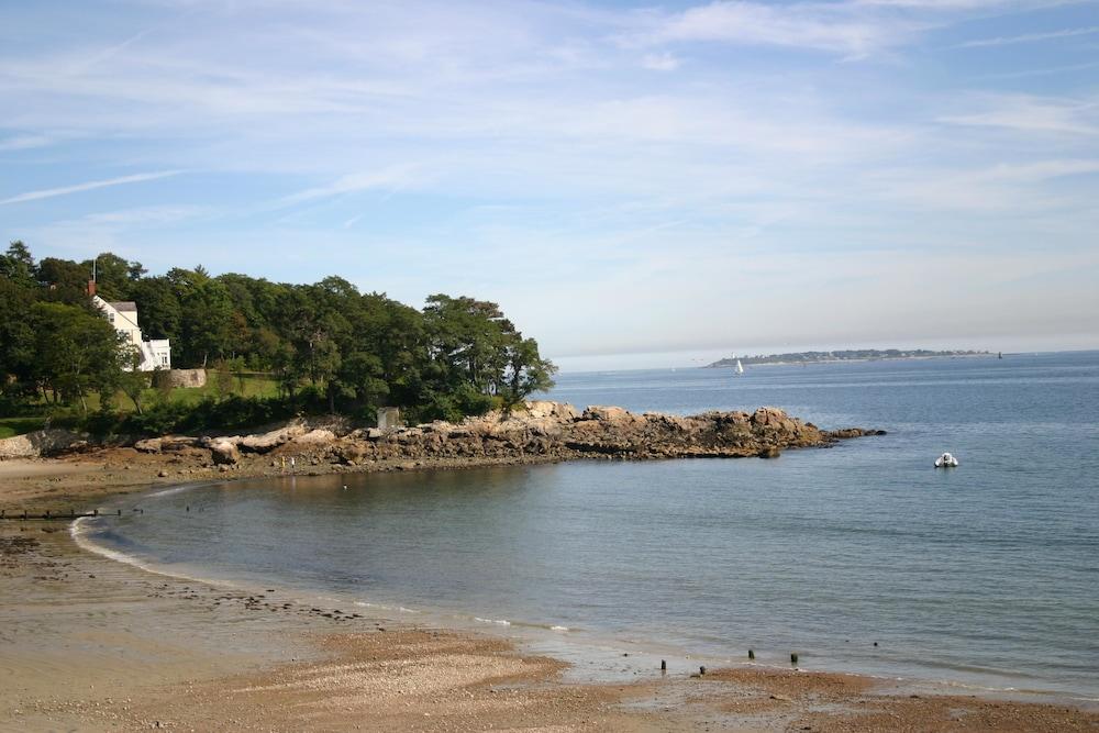 The Wylie Inn and Conference Center at Endicott College Beach