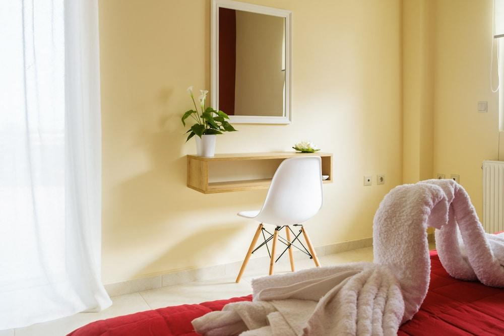 NeSo - Peter's Flat steps to Beach with Great Views Interior Detail
