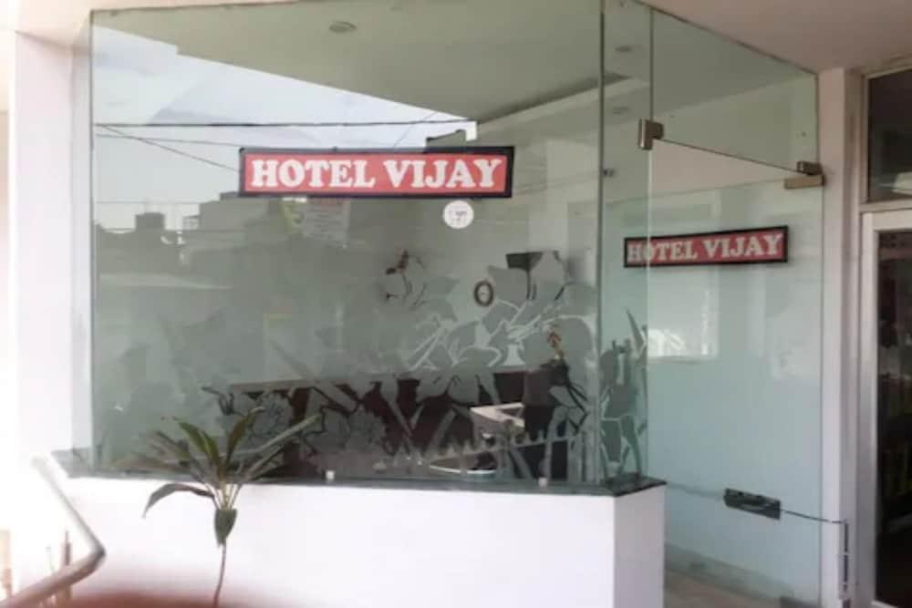 Goroomgo Vijay Charbhag Lucknow Interior