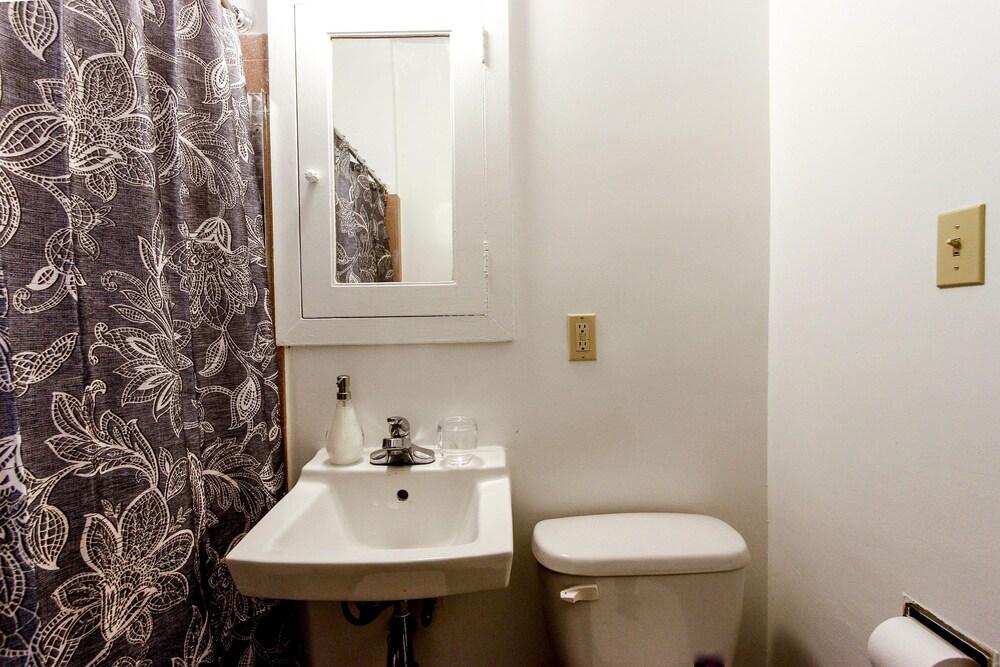 فيرنيشد لوس أنجيليس أبارتمنتس حوض الحمام