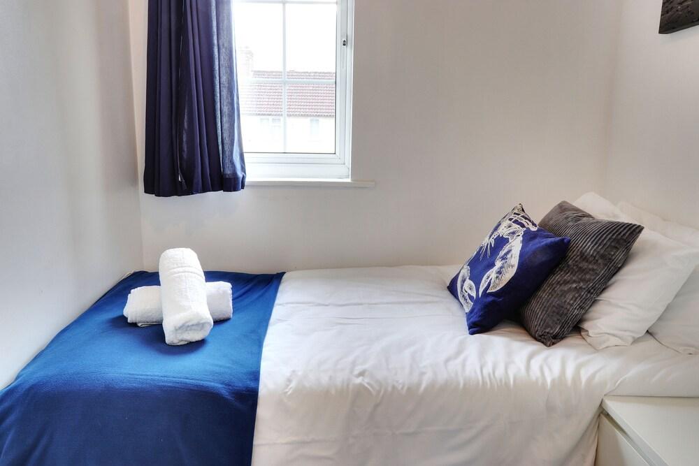 Walter Place Room