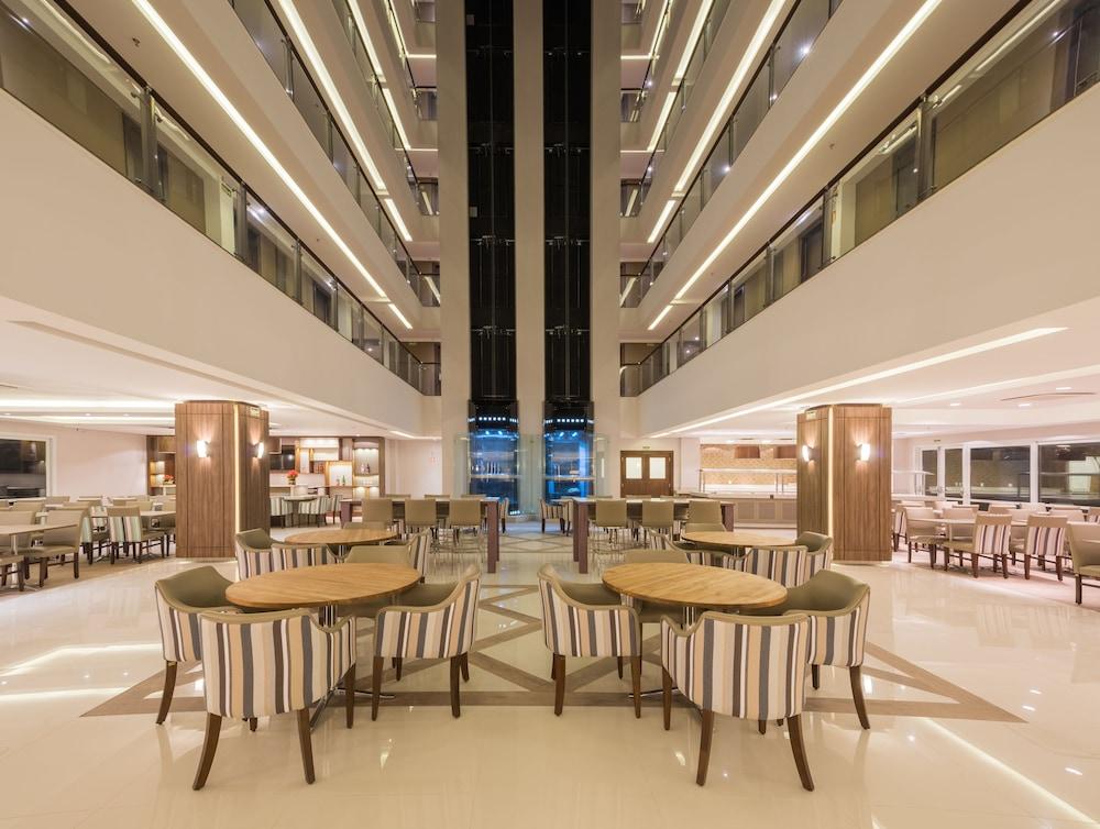 Prodigy Gramado by Wish Lobby Lounge
