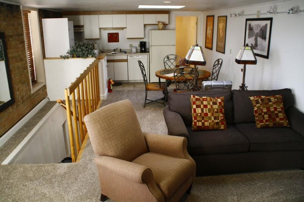 Bozeman - Gracious Urban Abode