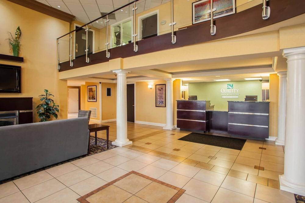 Quality Inn and Suites St Charles - West Chicago Lobby