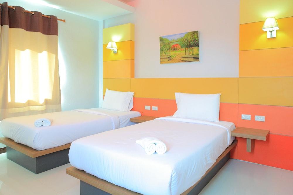 Pueanjai Resort and Restuarant Room