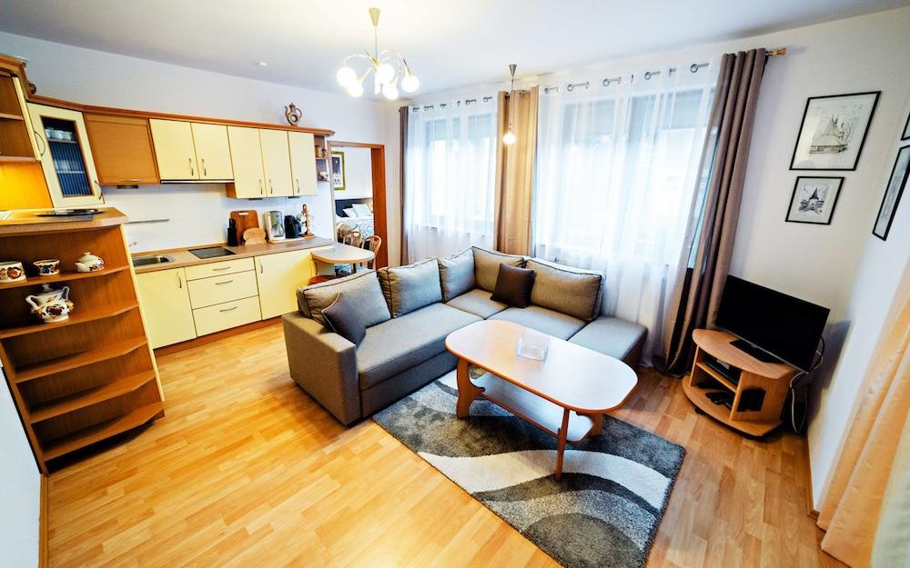 إفري سكاي مونيسكي 11 إيه منطقة المعيشة