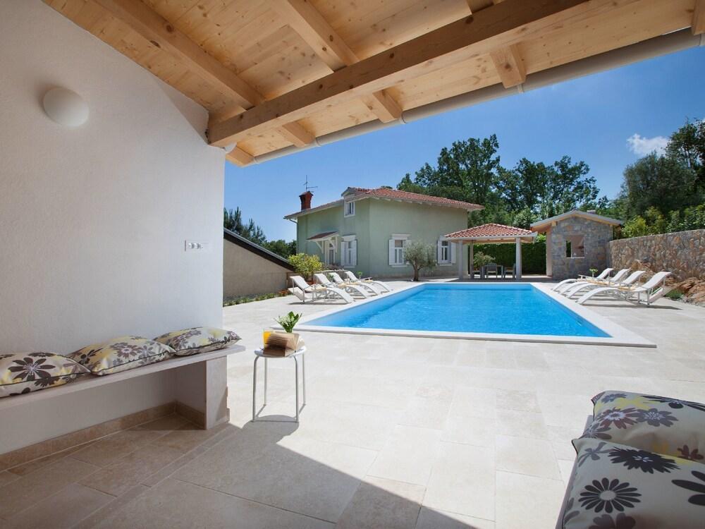 Peaceful Villa in Lovran With Swimming Pool Waterslide