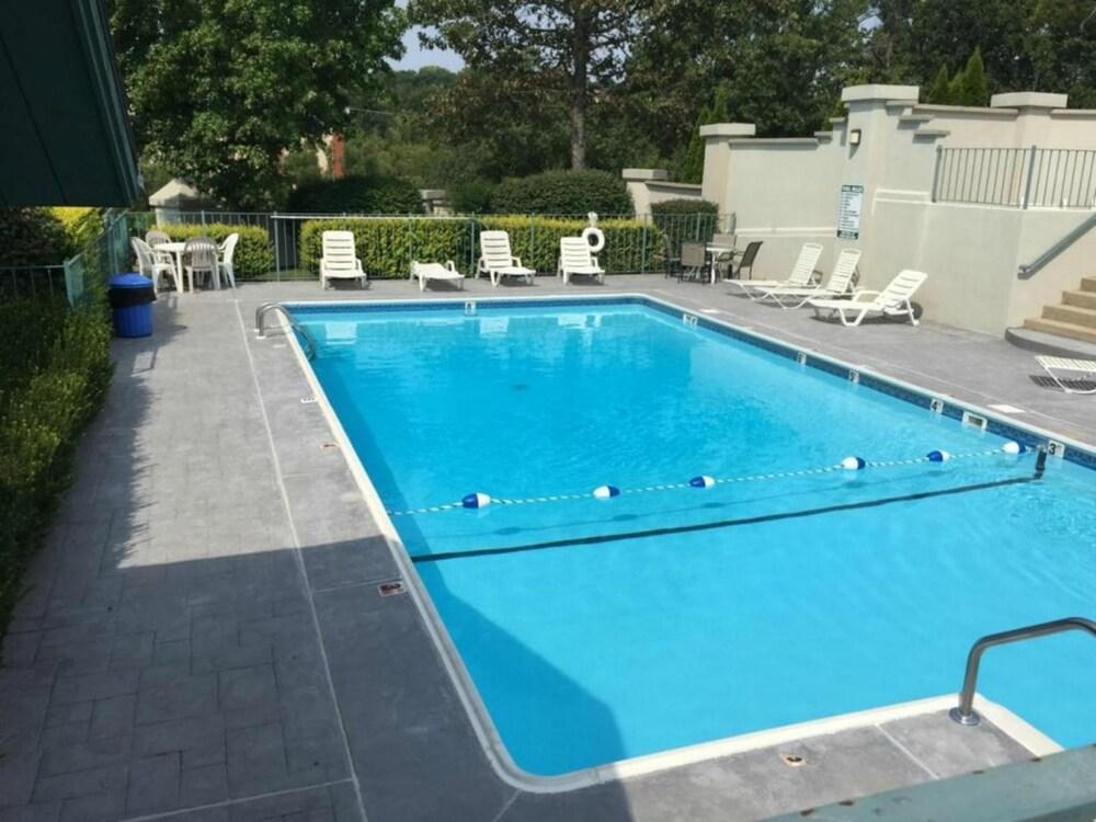 Branson Nightly Condos Outdoor Pool
