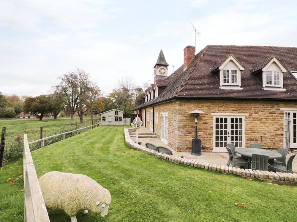 Freestone House Property Grounds