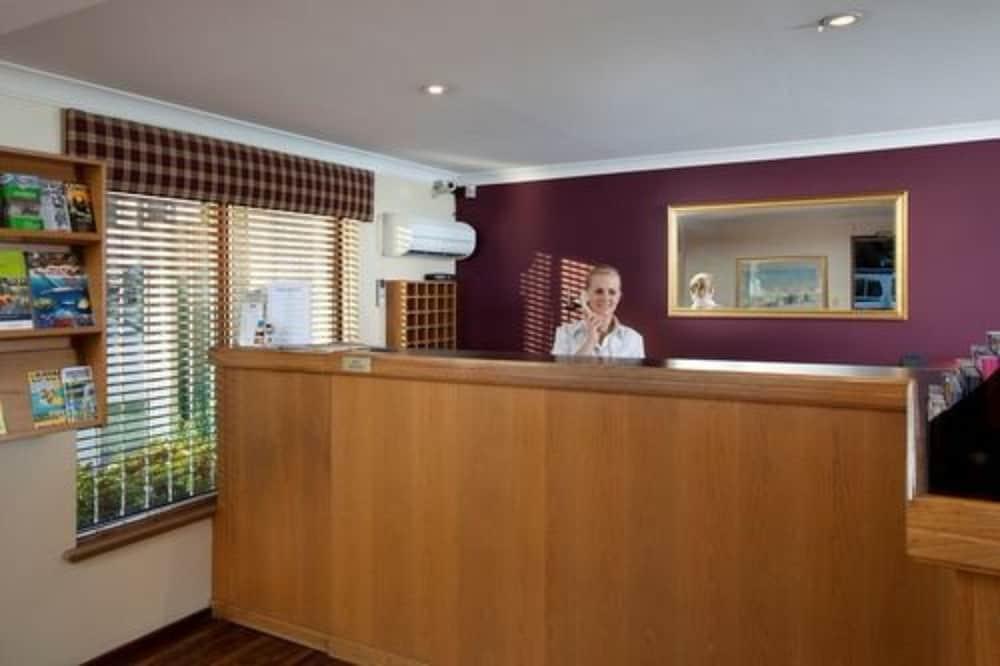 Windsor Lodge Como Reception