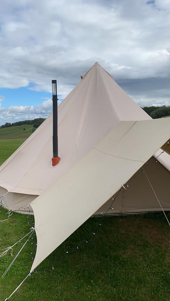 تمبلينج توم - دبل آند تو سينغلز المنطقة الخارجية