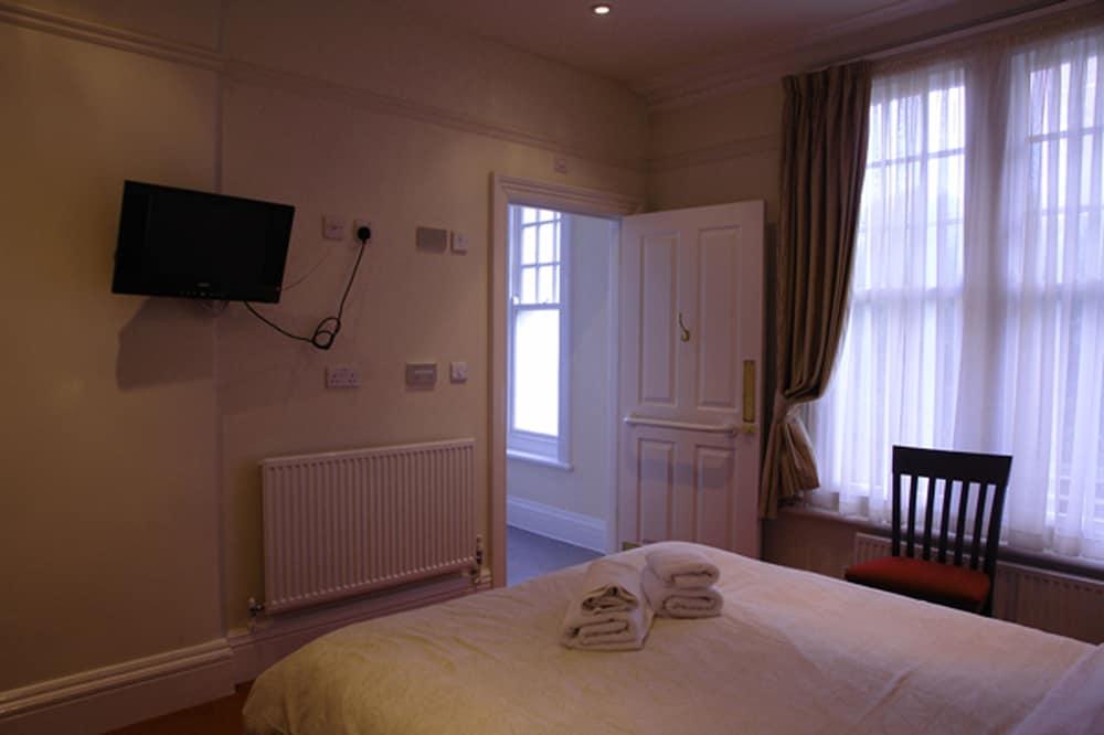 The Moon and Sixpence Room
