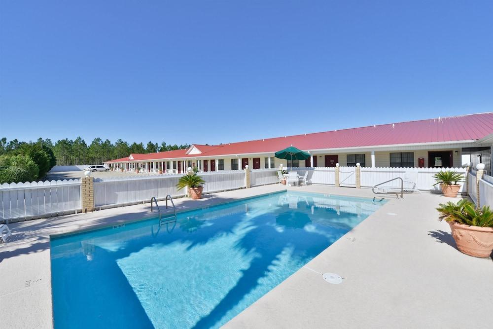 Americas Best Value Inn Hazlehurst, GA Waterslide