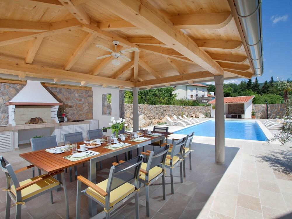 Peaceful Villa in Lovran With Swimming Pool Waterslide