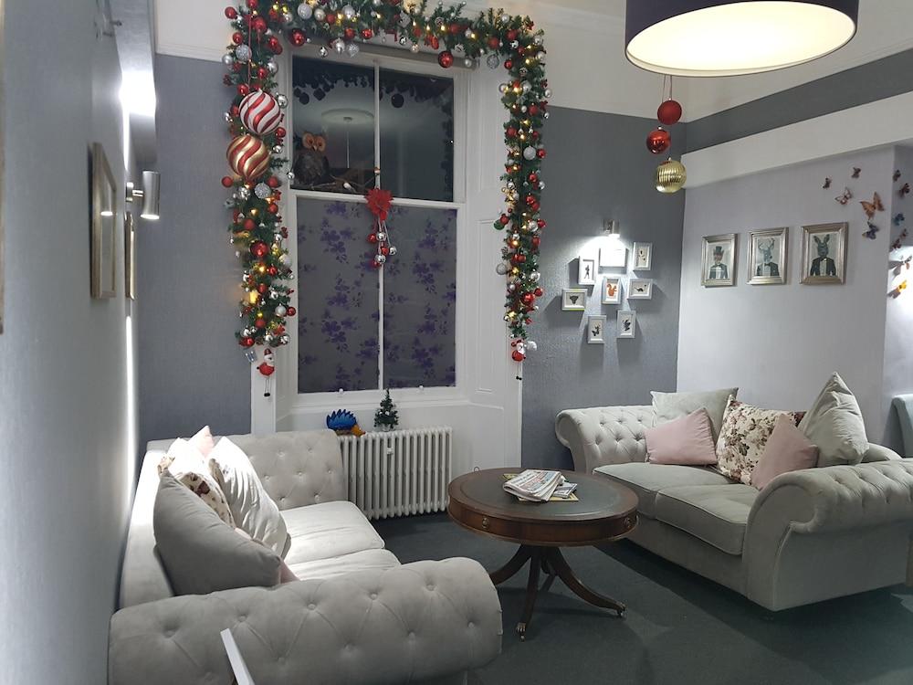 ماكين يس هاوس رومز ويذ بريكفاست