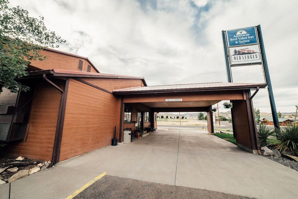 Red Ledges Inn Exterior