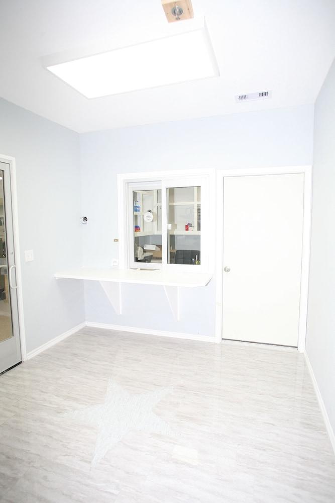 إيدنا ستار موتل آند لوندري