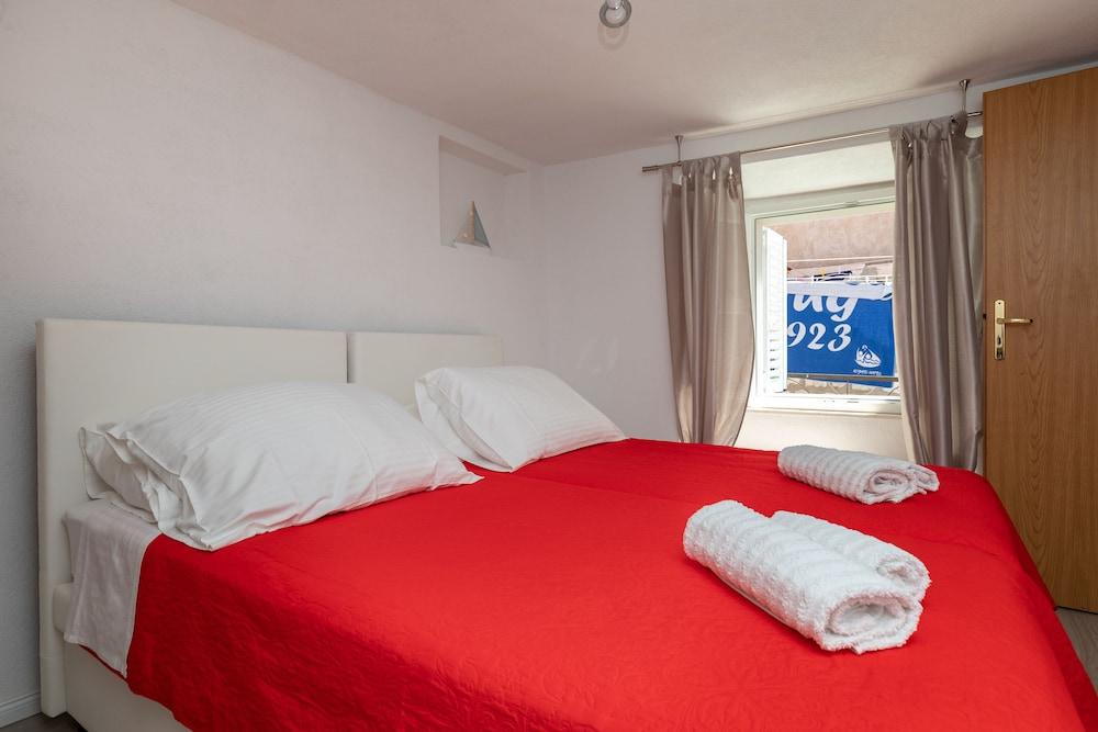 Old Town Charming Nest Room