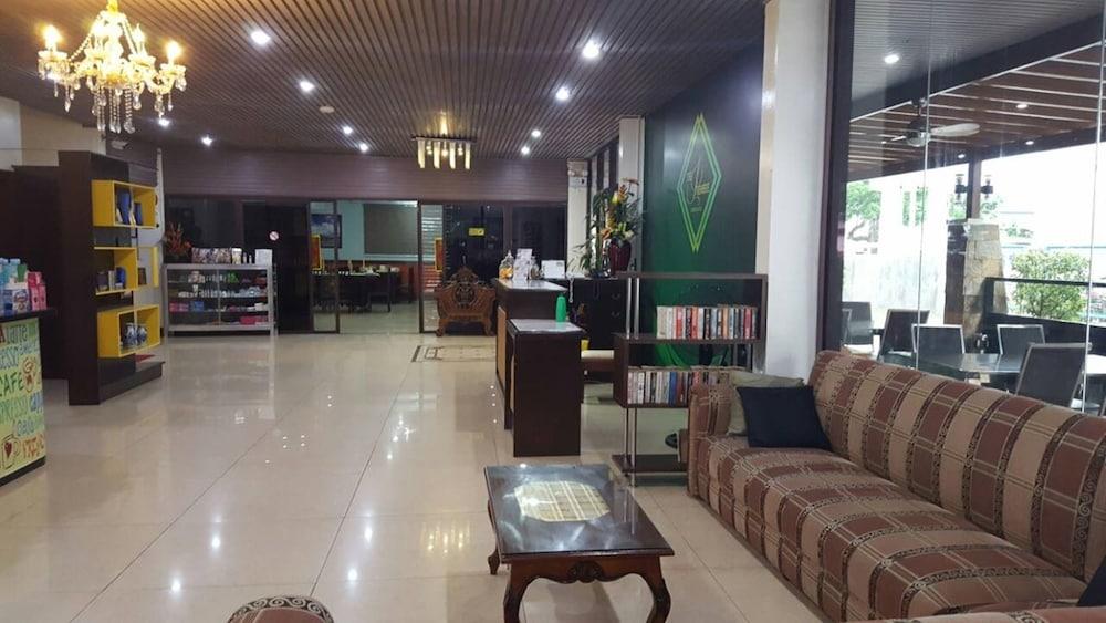 ذا بريميير بيزنس هوتل منطقة الجلوس في الردهة