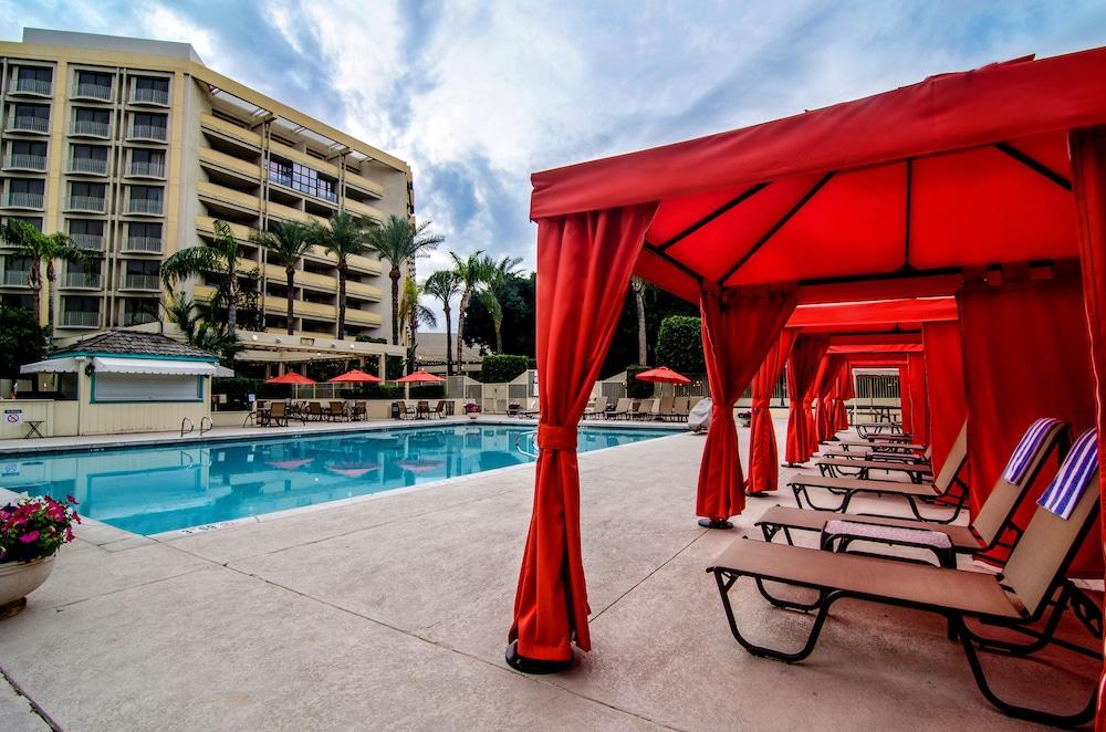 Sheraton Crescent Hotel