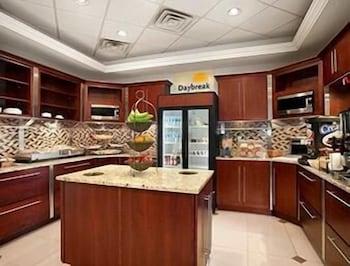 دايز إن باي ويندام بتلر جافرنمنت سنتر أخرى